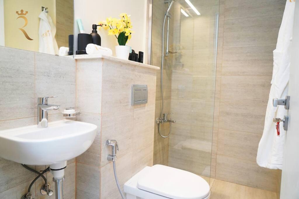 Jade Serenity 2br Urban Retreat In Masdar Appartement *