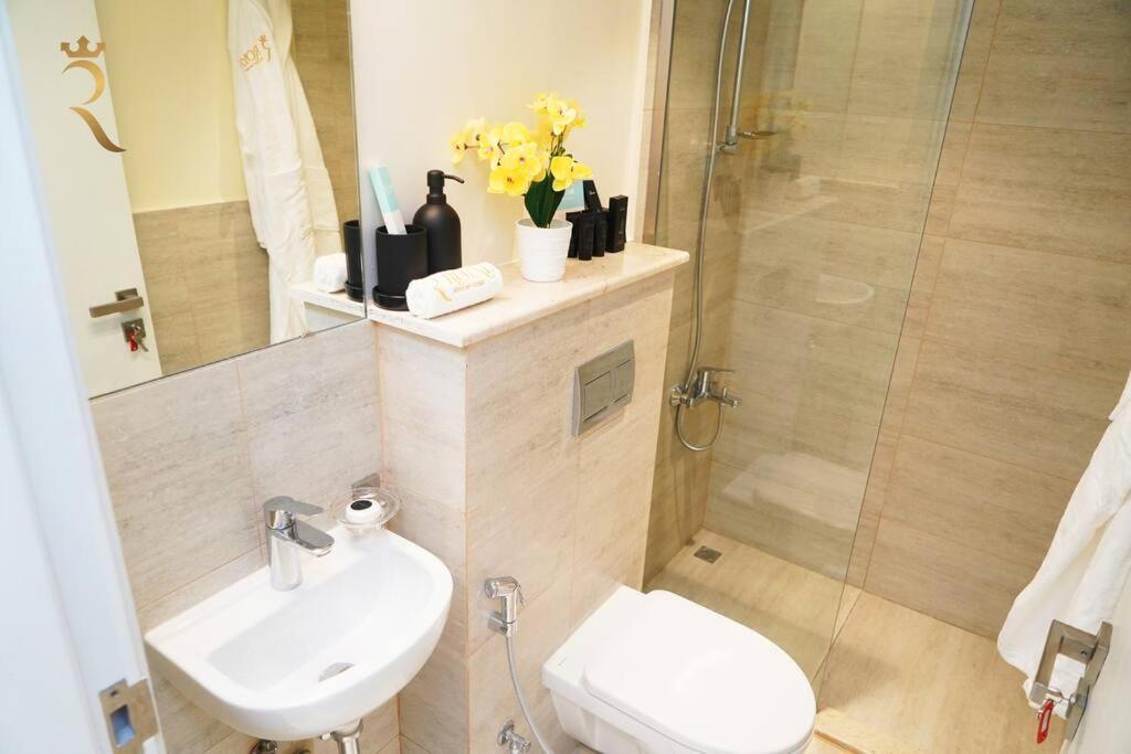 Jade Serenity 2br Urban Retreat In Masdar Appartement *